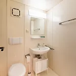 D52 - Businessapartment --- 2 Minuten Vom Flughafen Entfernt