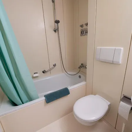 D52 - Businessapartment --- 2 Minuten Vom Flughafen Entfernt *