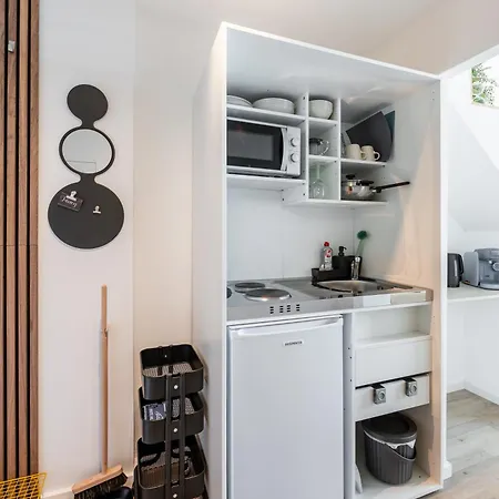 D52 - Businessapartment --- 2 Minuten Vom Flughafen Entfernt شقة