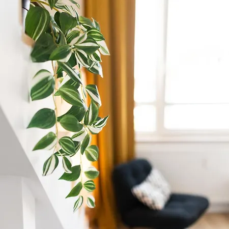 D52 - Businessapartment --- 2 Minuten Vom Flughafen Entfernt *