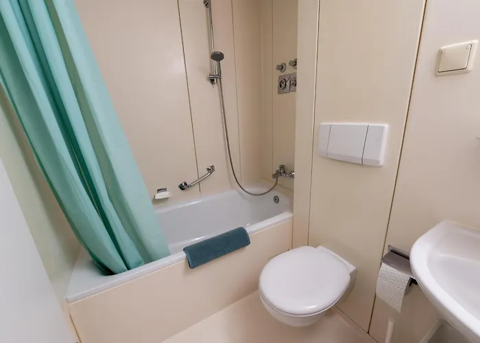 D52 - Businessapartment --- 2 Minuten Vom Flughafen Entfernt *